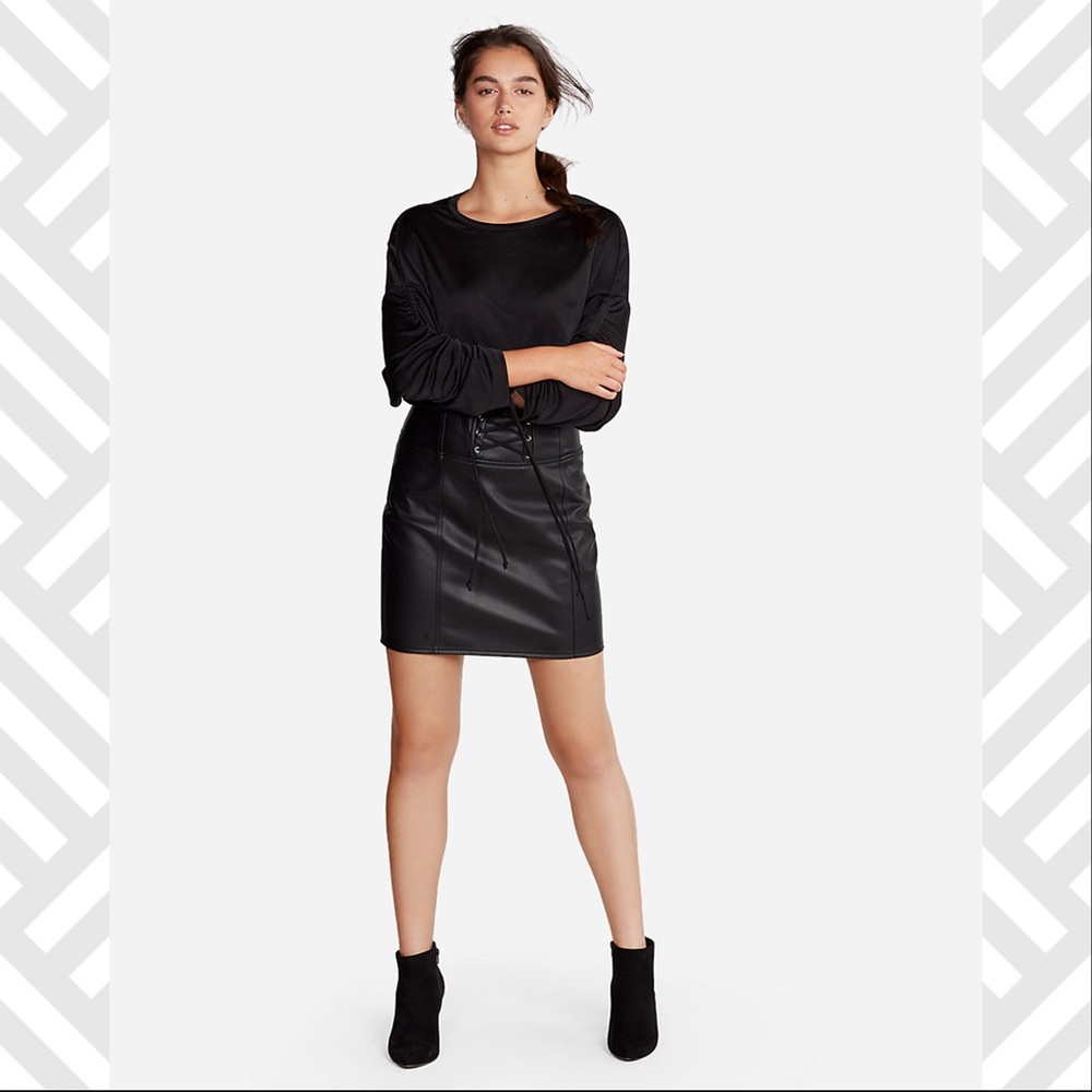 Express | Tops | Sz S | Ruched Long Sleeve 🆕 - Picture 2 of 8